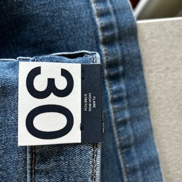 Gap Jeans - Highrise flared NWT - Picture 6 of 7
